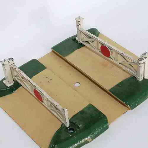 Hornby-Dublo die-cast level crossing - Meccano Ltd - missing one post