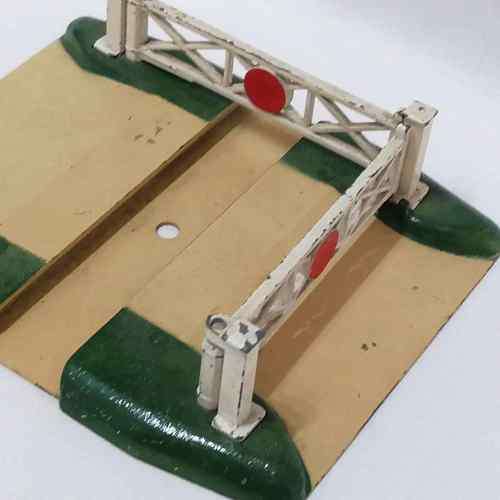 Hornby-Dublo die-cast level crossing - Meccano Ltd - missing one post