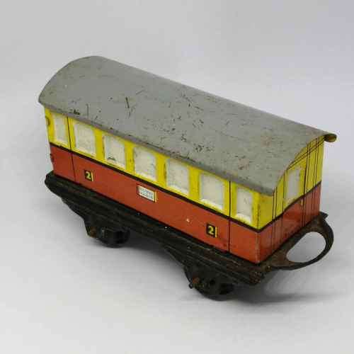 Vintage O-Gauge tinplate passenger coach - made in Belgium