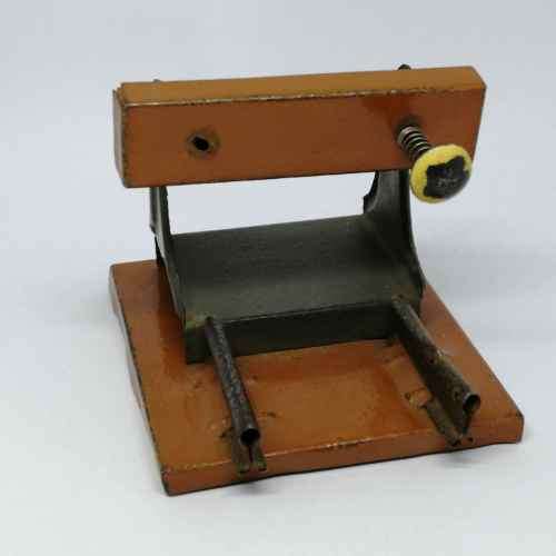 Vintage O-Gauge Tinplate Railways Rail buffer stop - one stopper missing