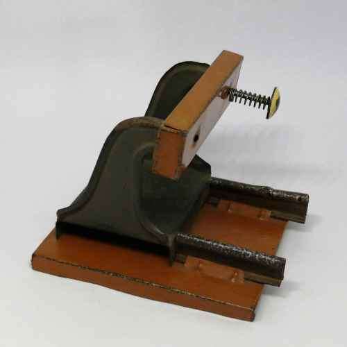 Vintage O-Gauge Tinplate Railways Rail buffer stop - one stopper missing