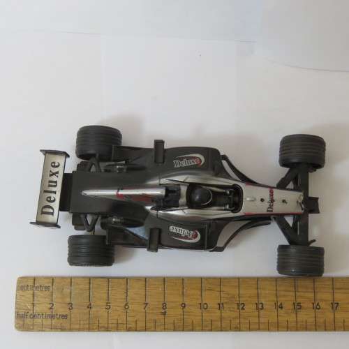 Pair of formula 1 racing cars - Die cast - One with broken nose