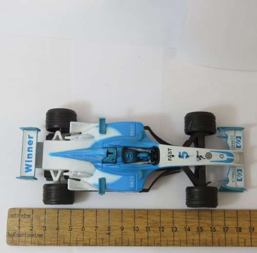 Pair of formula 1 racing cars - Die cast - One with broken nose