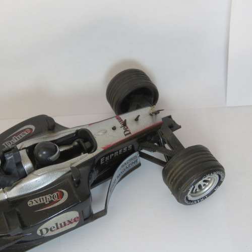 Pair of formula 1 racing cars - Die cast - One with broken nose