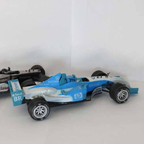Pair of formula 1 racing cars - Die cast - One with broken nose