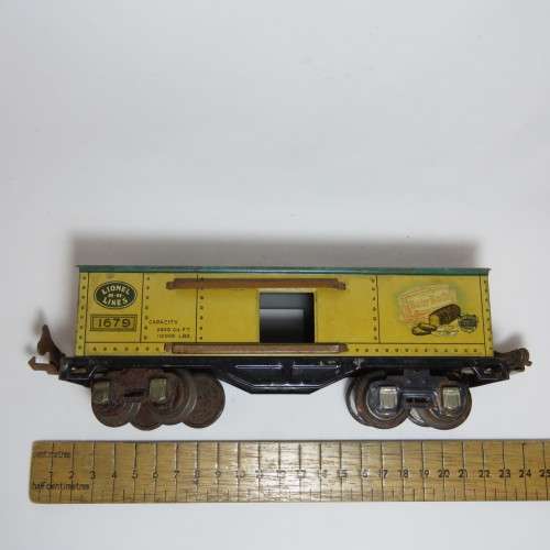 Lionel Lines Tin Train Wagon - Light rust - Babe Ruth 1679 - Sliding doors missing