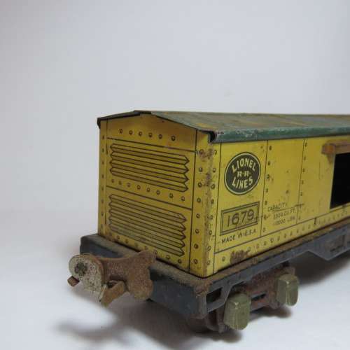 Lionel Lines Tin Train Wagon - Light rust - Babe Ruth 1679 - Sliding doors missing