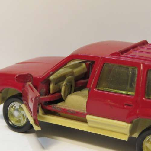 Road Champs Ford Explorer model car - Scale 1/43 - No rear window