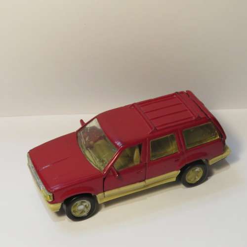 Road Champs Ford Explorer model car - Scale 1/43 - No rear window