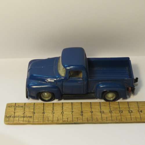 Road Champs 1956 Ford F100 model car