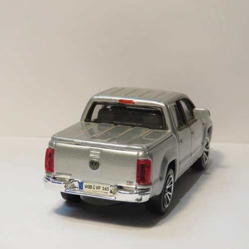 Bburago Volkswagen Amarok double cab pickup truck model - Scale 1/43