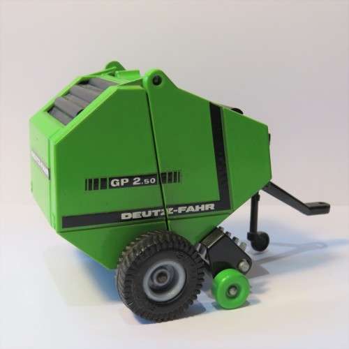 Siku Deutz Fahr GP2.50 big baler trailer