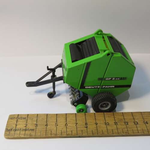 Siku Deutz Fahr GP2.50 big baler trailer