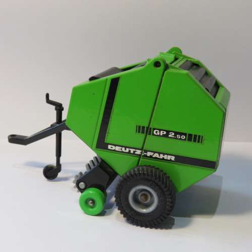 Siku Deutz Fahr GP2.50 big baler trailer
