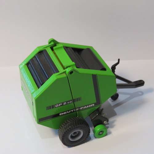 Siku Deutz Fahr GP2.50 big baler trailer