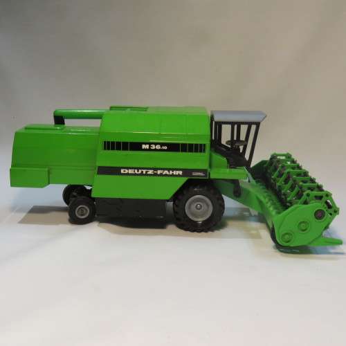 Siku #3850 Deutz-Fahr M36.10 combine harvester model - Scale 1/32