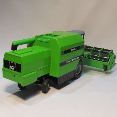 Siku #3850 Deutz-Fahr M36.10 combine harvester model - Scale 1/32