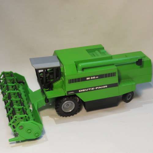 Siku #3850 Deutz-Fahr M36.10 combine harvester model - Scale 1/32