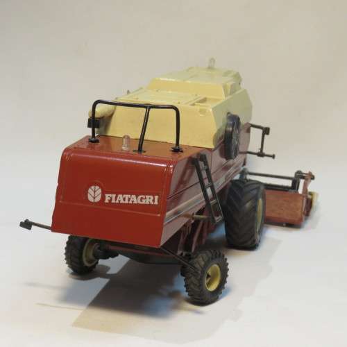 ROS Fiat Agri Laverda 3890 combine harvester model - Front roller partly missing - Scale 1/43