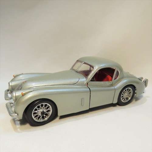 Bburago 1948 Jaguar XK 120 model car - Interior repainted - Scale 1/24