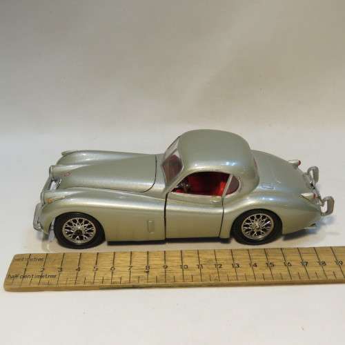 Bburago 1948 Jaguar XK 120 model car - Interior repainted - Scale 1/24