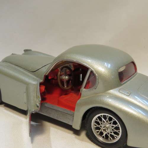 Bburago 1948 Jaguar XK 120 model car - Interior repainted - Scale 1/24