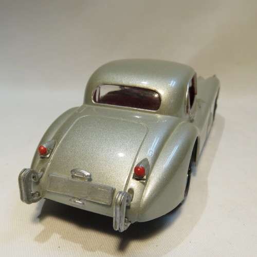 Bburago 1948 Jaguar XK 120 model car - Interior repainted - Scale 1/24