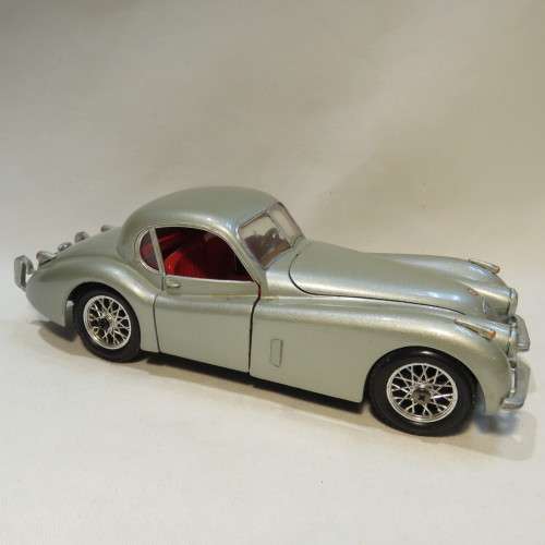 Bburago 1948 Jaguar XK 120 model car - Interior repainted - Scale 1/24