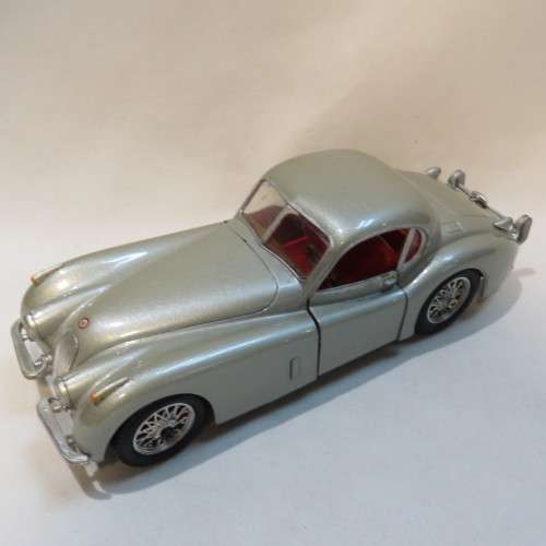 Bburago 1948 Jaguar XK 120 model car - Interior repainted - Scale 1/24