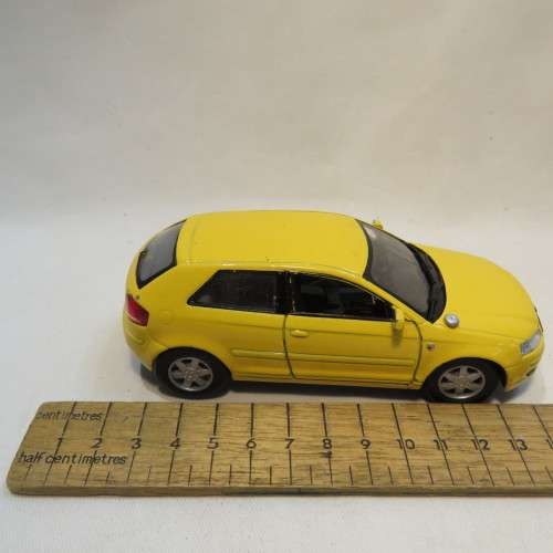 kinsmart Audi A3 model car - Scale 1/32 - Pull back action