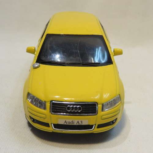 kinsmart Audi A3 model car - Scale 1/32 - Pull back action