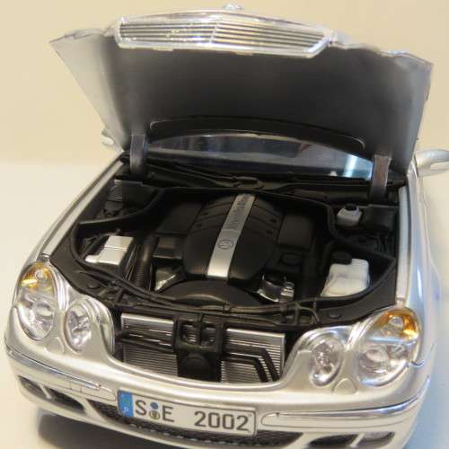 Kyosho Mercedes-Benz E-class model car - Scale 1/18
