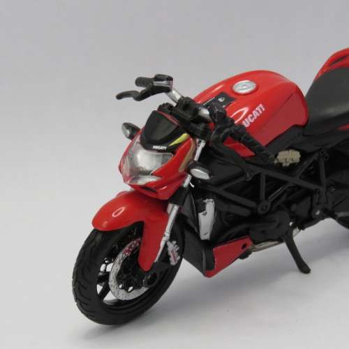 Maisto Ducati Streetfighter model motorcycle - Scale 1/18