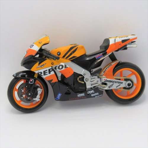 Maisto 2009 Honda Repsol #3 Dani Pedrosa model motorcycle - Scale 1/18