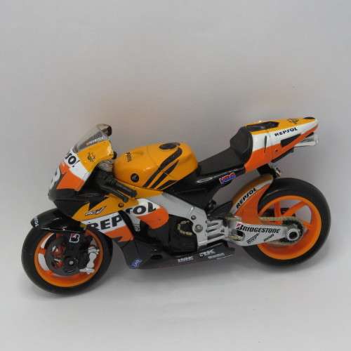 Maisto 2009 Honda Repsol #3 Dani Pedrosa model motorcycle - Scale 1/18