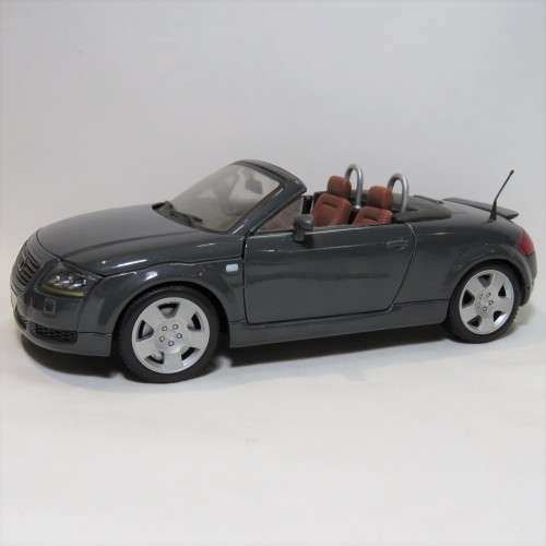 Maisto Audi TT Roadster model car - Scale
