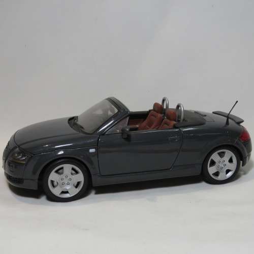 Maisto Audi TT Roadster model car - Scale