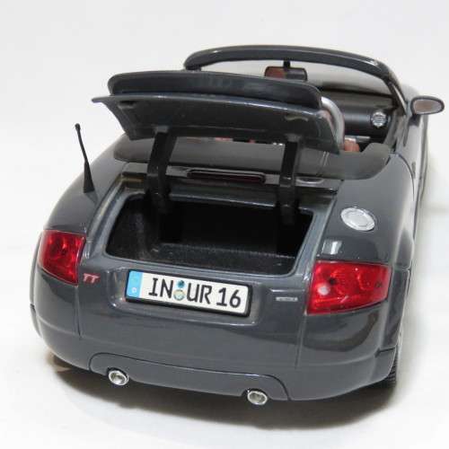 Maisto Audi TT Roadster model car - Scale