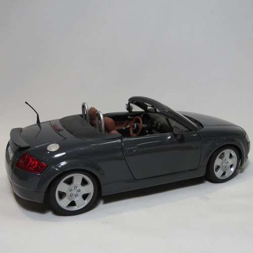 Maisto Audi TT Roadster model car - Scale
