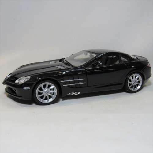 Maisto Mercedes-Benz SLR McLaren model car - Scale 1/18