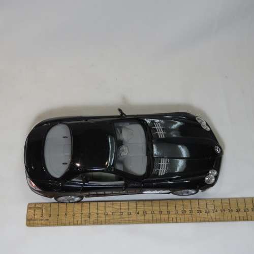 Maisto Mercedes-Benz SLR McLaren model car - Scale 1/18