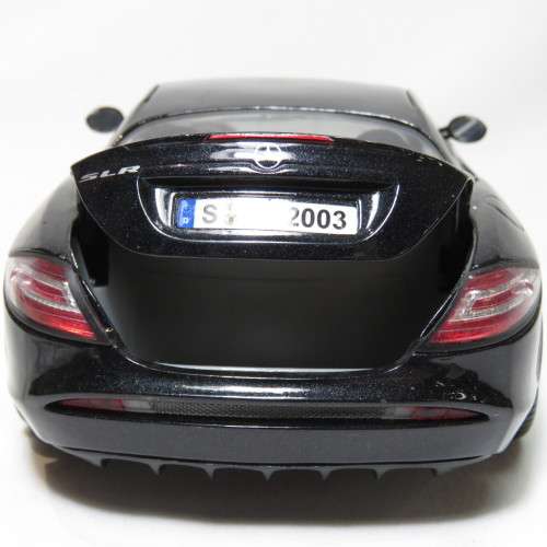 Maisto Mercedes-Benz SLR McLaren model car - Scale 1/18