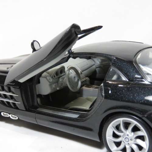 Maisto Mercedes-Benz SLR McLaren model car - Scale 1/18