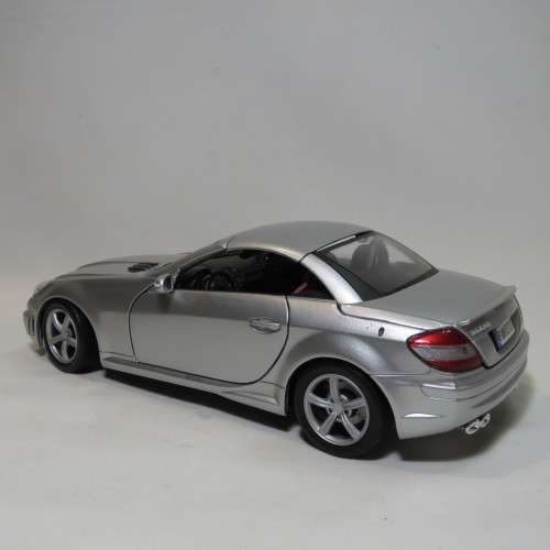Motor Max 2005 mercedes-Benz SLK55 AMG convertible model car - Scale 1/18 - Aerial missing