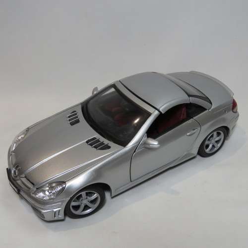 Motor Max 2005 mercedes-Benz SLK55 AMG convertible model car - Scale 1/18 - Aerial missing