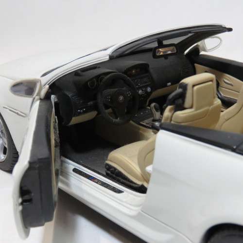Maisto BMW M6 Cabriolet model car - Scale 1/18