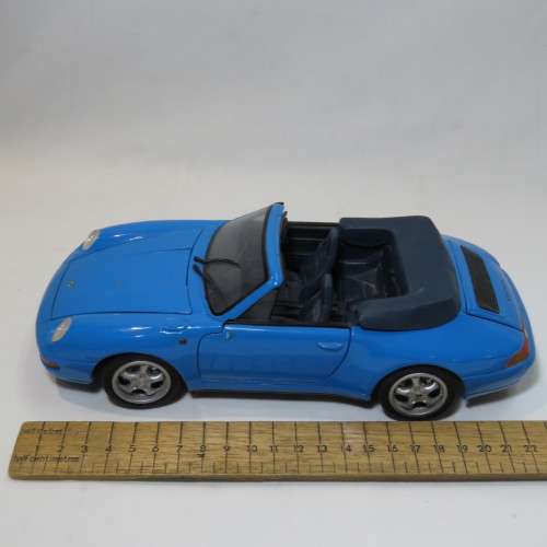 Maisto Porsche 911 Carrera - Wheels and Mirrors broken - Scale 1/18
