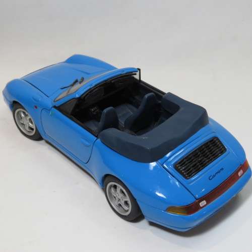 Maisto Porsche 911 Carrera - Wheels and Mirrors broken - Scale 1/18