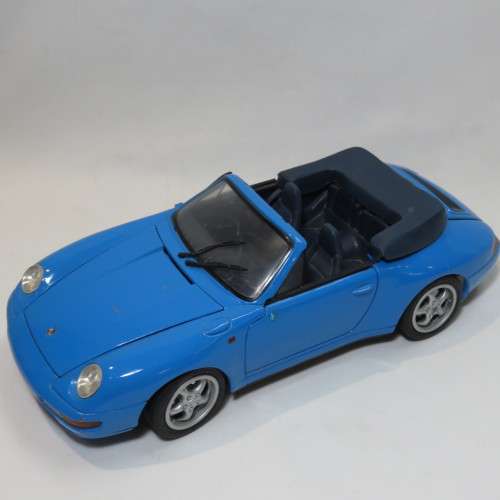 Maisto Porsche 911 Carrera - Wheels and Mirrors broken - Scale 1/18
