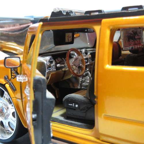 Maisto Playerz Hummer H2 SUT Concept model car in box - Scale 1/18
